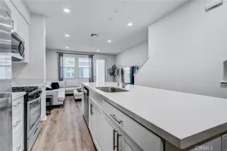 Photo #6: SB26015254 Listing 