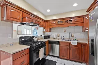 Photo #2: SB26127152 Listing