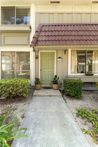 Photo #5: SB26129072 Listing