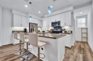 Photo #3: SB26138519 Listing 