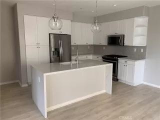 Photo #3: SR23067100 Listing 