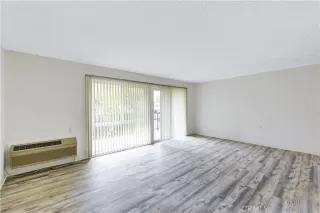 Photo #4: SR23100934 Listing