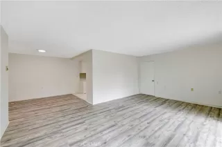 Photo #5: SR23100934 Listing