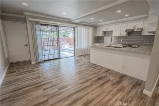 Photo #6: SR23105030 Listing 