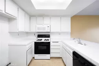 Photo #6: SR23208436 Listing