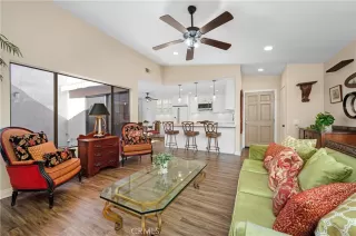 Photo #4: SR24015665 Listing