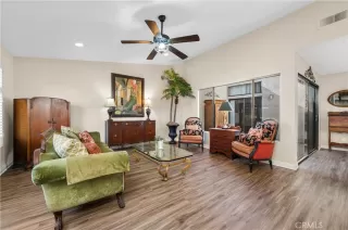 Photo #5: SR24015665 Listing