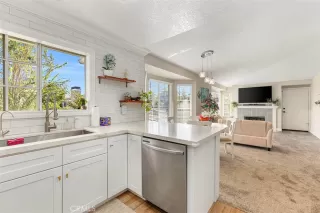 Photo #4: SR24022732 Listing