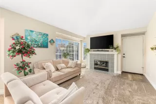 Photo #5: SR24022732 Listing