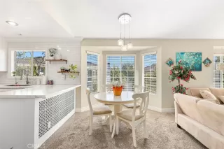 Photo #6: SR24022732 Listing