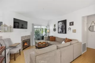 Photo #3: SR24034240 Listing