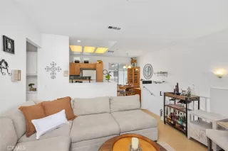 Photo #4: SR24034240 Listing