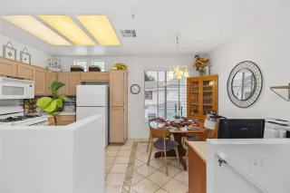 Photo #5: SR24034240 Listing