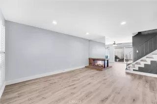 Photo #3: SR24045190 Listing