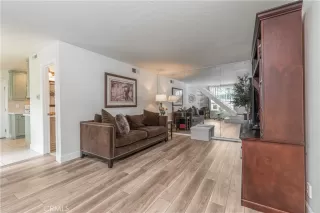 Photo #2: SR24047139 Listing