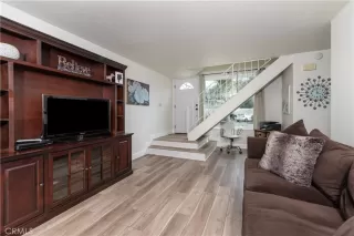 Photo #3: SR24047139 Listing