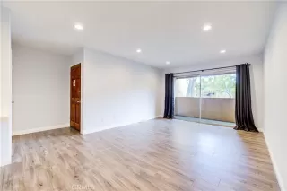 Photo #4: SR24089629 Listing 