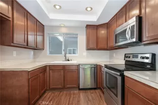 Photo #6: SR24142336 Listing