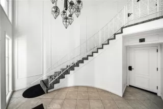 Photo #5: SR24171829 Listing