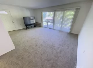 Photo #5: SR24191382 Listing