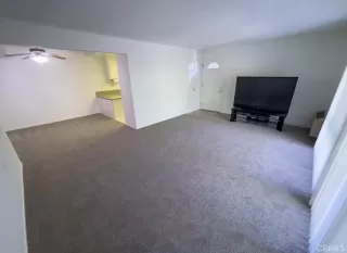 Photo #6: SR24191382 Listing