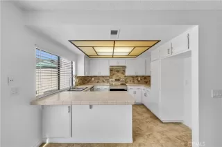 Photo #5: SR24195762 Listing 