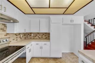 Photo #6: SR24195762 Listing 