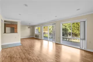 Photo #5: SR25017913 Listing