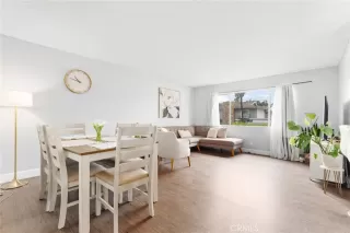 Photo #4: SR25077565 Listing