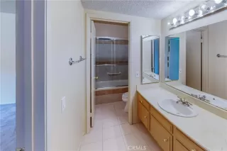 Photo #4: SR25156936 Listing 