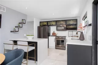 Photo #3: SR25160356 Listing 