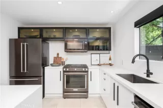 Photo #4: SR25160356 Listing 