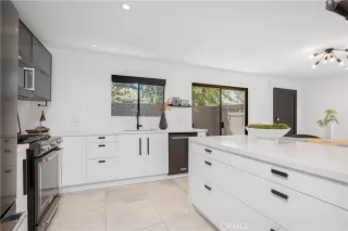 Photo #5: SR25160356 Listing 