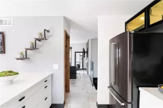 Photo #6: SR25160356 Listing 