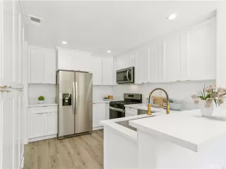 Photo #4: SR25172964 Listing 