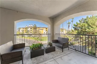 Photo #4: SR25181319 Listing 