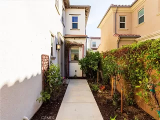 Photo #4: SR25222277 Listing 