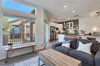 Photo #6: SR25231889 Listing 