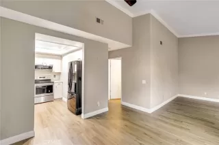 Photo #4: SR25235456 Listing 