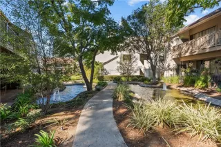 Photo #4: SR25244354 Listing 