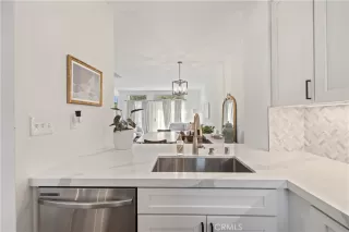 Photo #6: SR25251903 Listing 