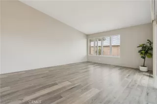 Photo #6: SR25277056 Listing 