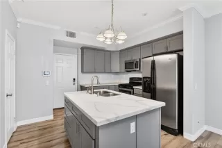 Photo #6: SR25277115 Listing 