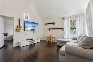 Browse active condo listings in LAKESIDE I