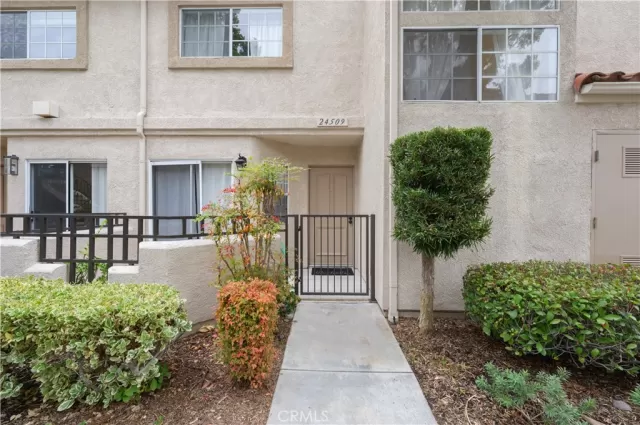 MLS: SW23005723 Condo For Sale