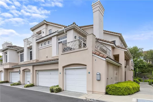 MLS: SW23100371 Condo For Sale