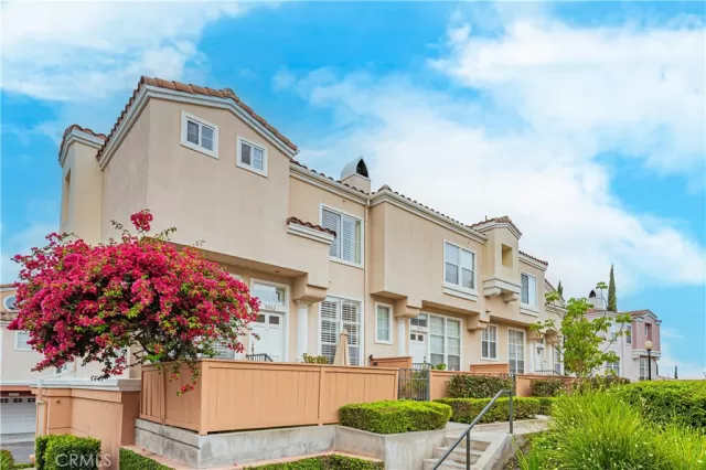 MLS: SW23106539 Condo For Sale