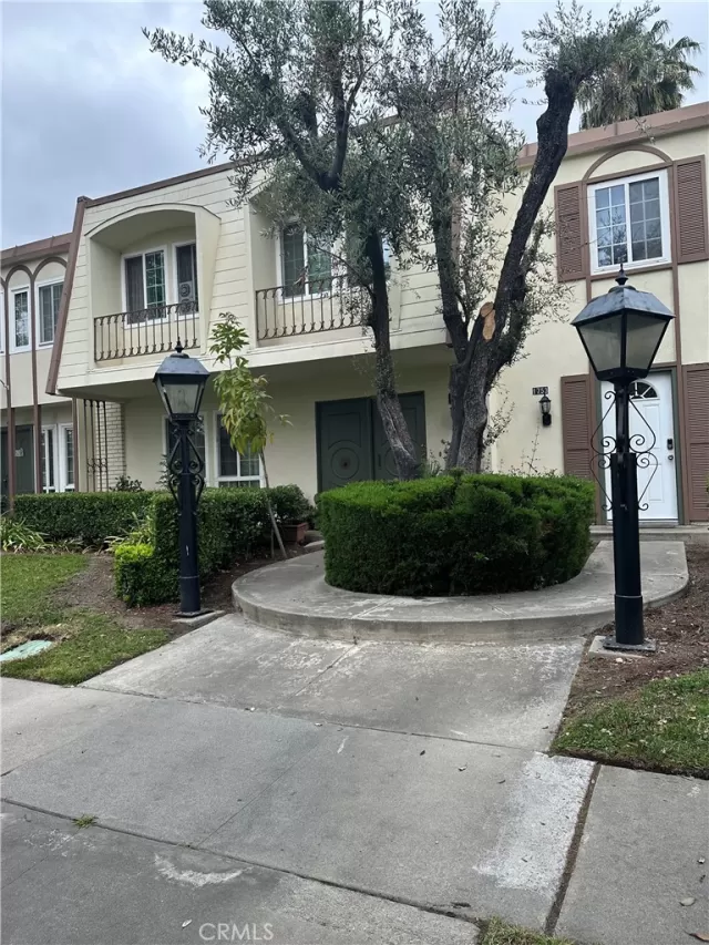 MLS: SW23107971 Condo For Sale