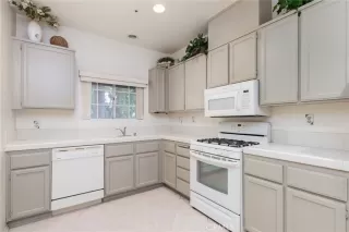 Photo #5: SW23146141 Listing