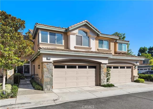 MLS: SW23191537 Condo For Sale